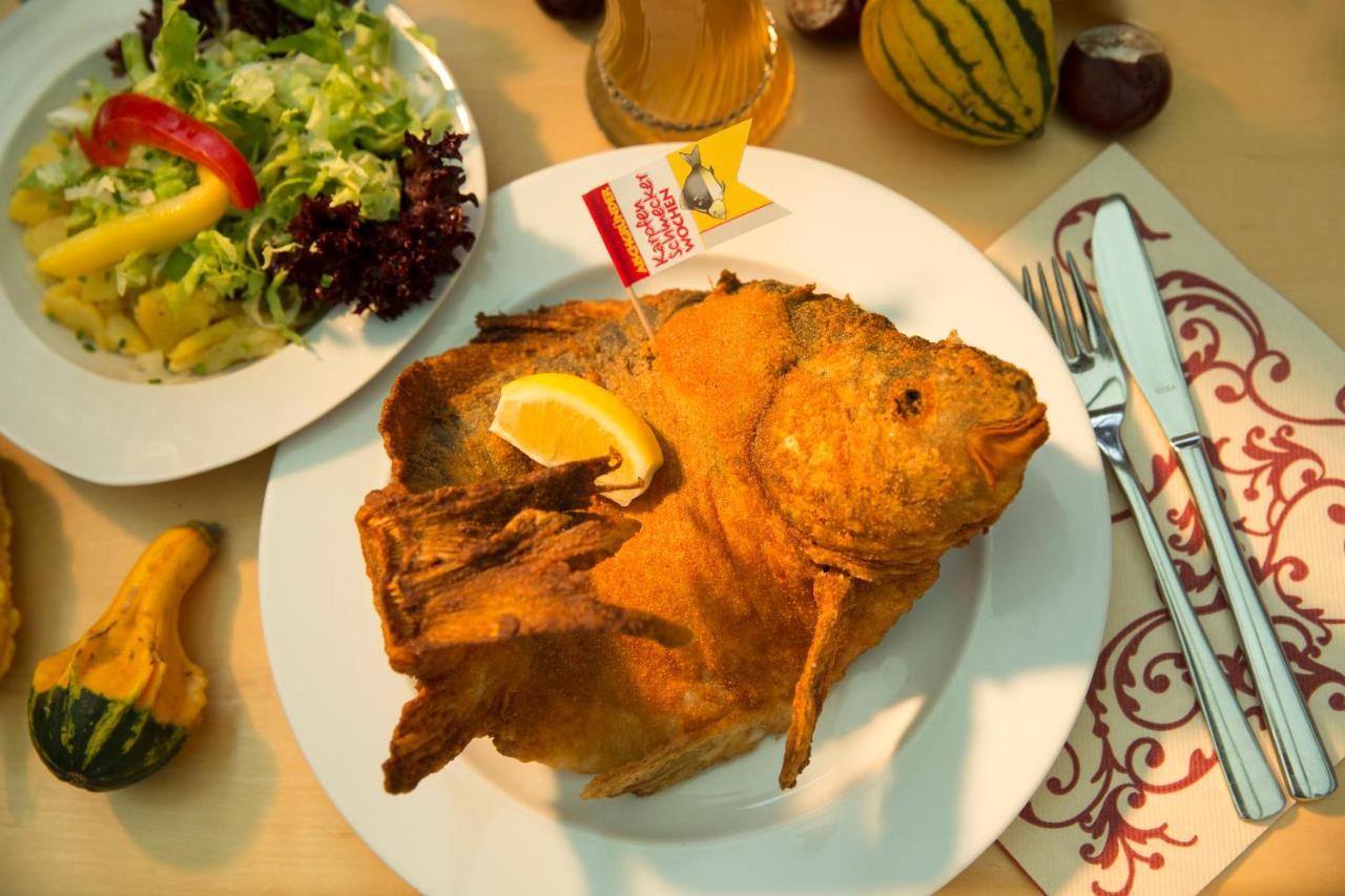 ホテルGasthaus Zur Wolfsschlucht Sugenheim エクステリア 写真