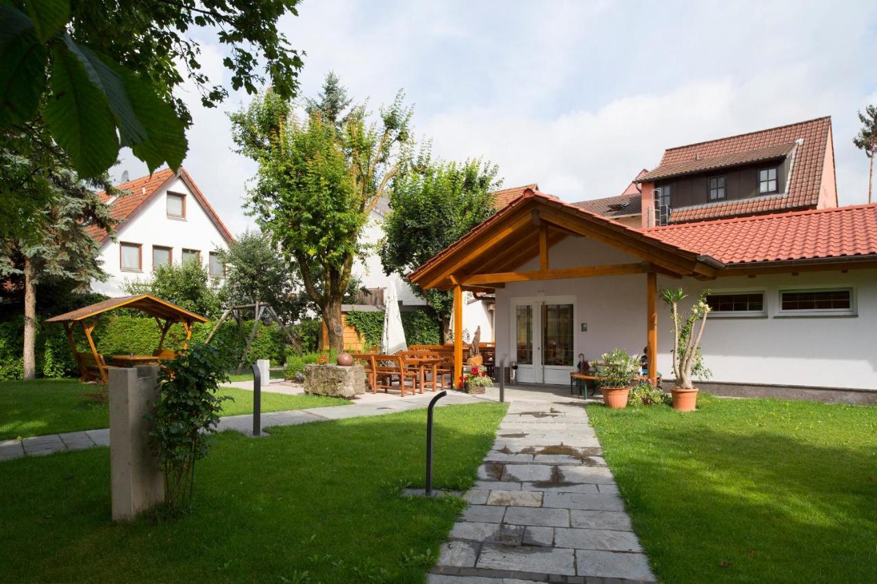 ホテルGasthaus Zur Wolfsschlucht Sugenheim エクステリア 写真